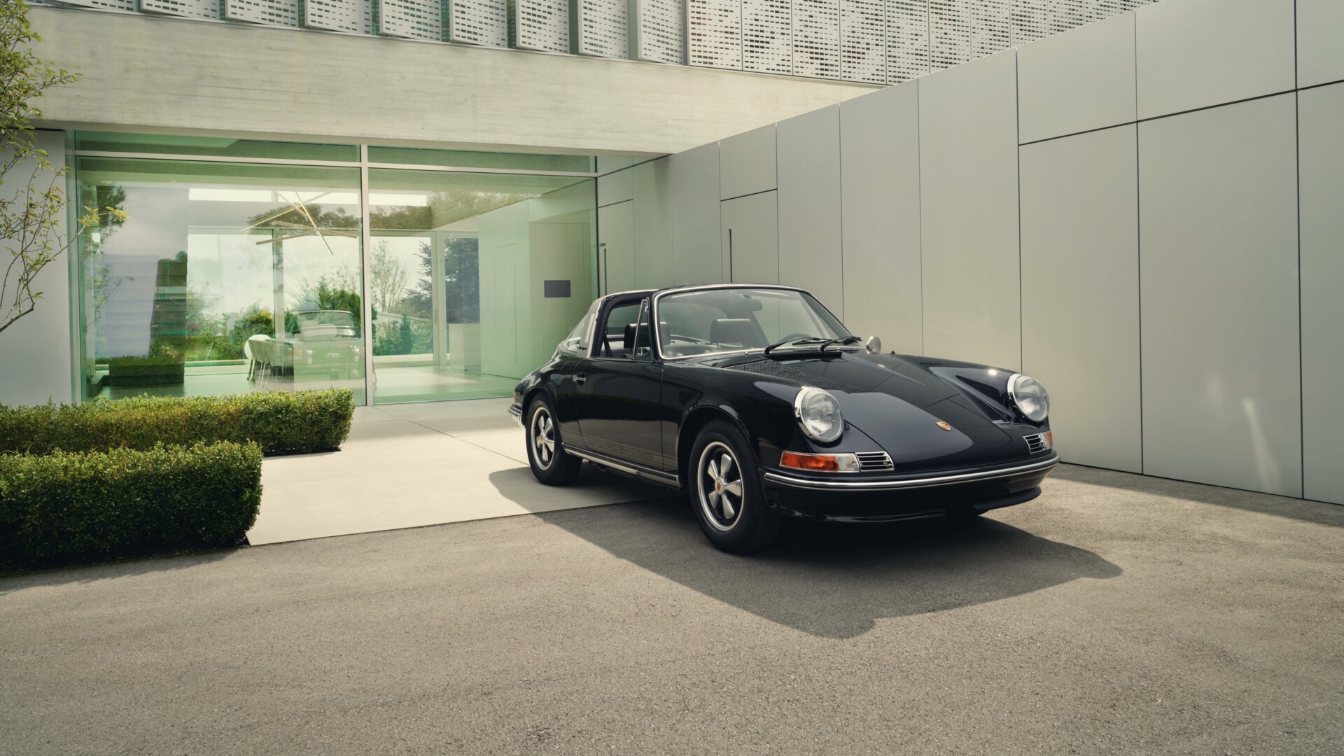 Porsche Design AOC Agon Pro PD49 3 Porsche 911 S 2.4 Targa 1972